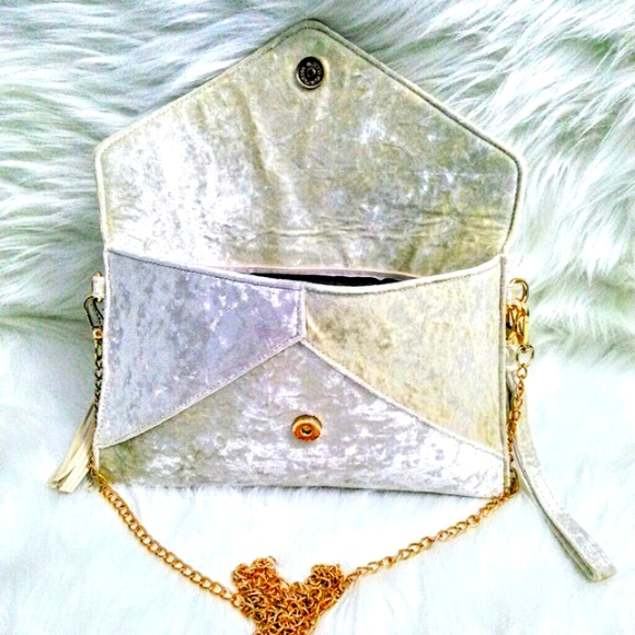 (NEW)! Cute! Cream! Crush Velvet Clutch! :-) - Picture 2 of 12
